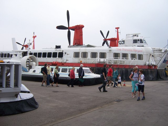 Images Wikimedia Commons/28 Colin Babb Hovercraft.jpg